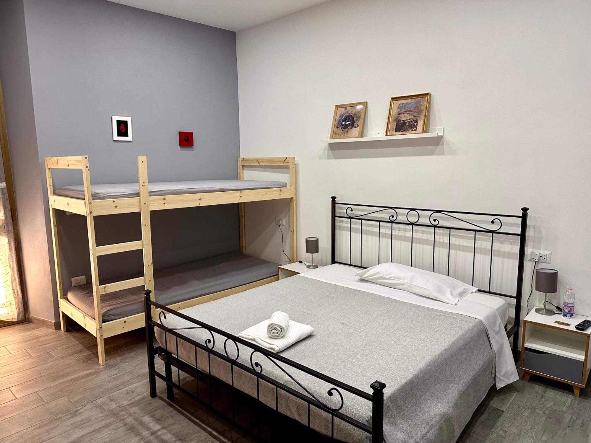 B&B I Tre Santi Наполи Екстериор снимка
