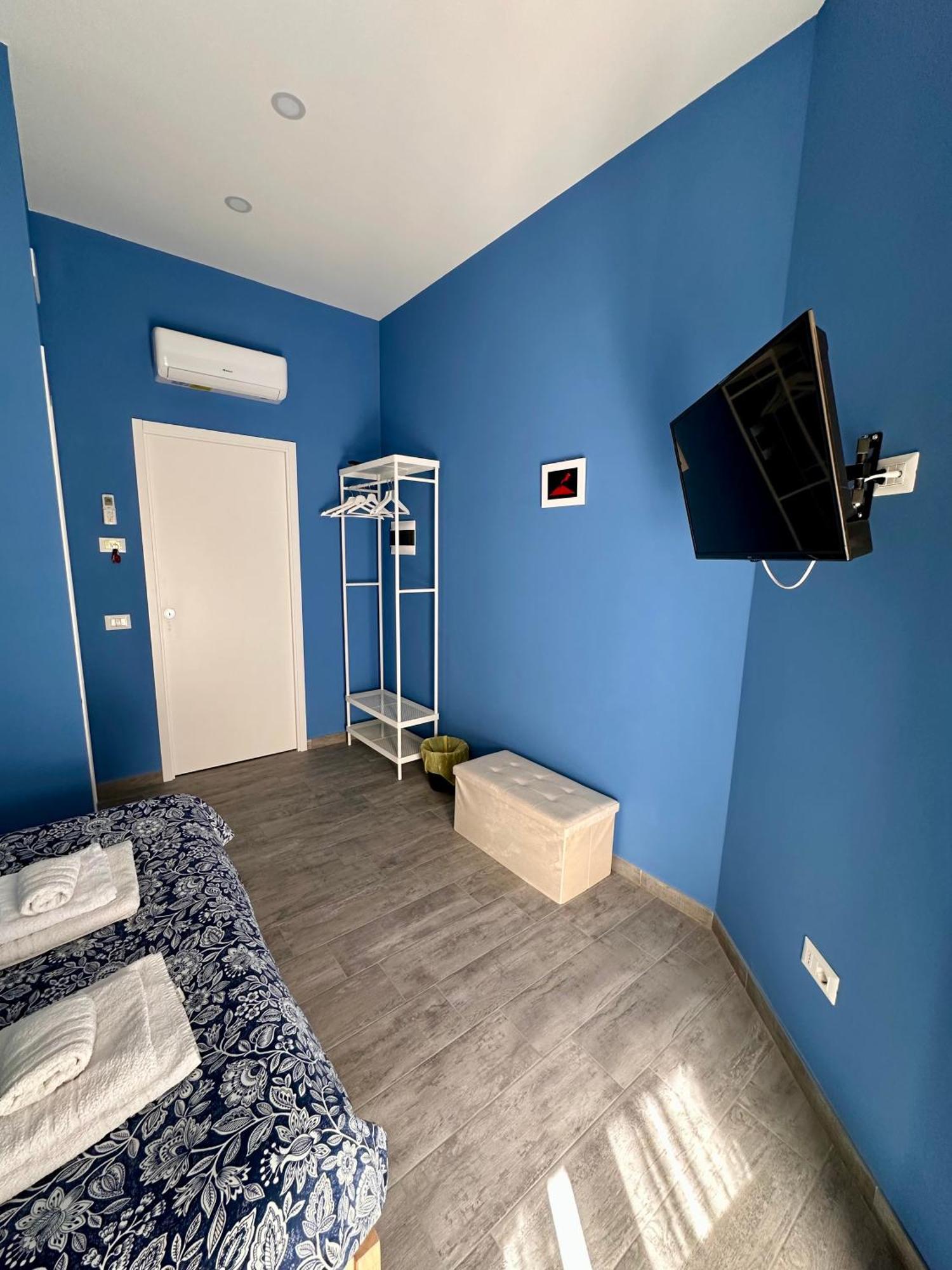 B&B I Tre Santi Наполи Екстериор снимка
